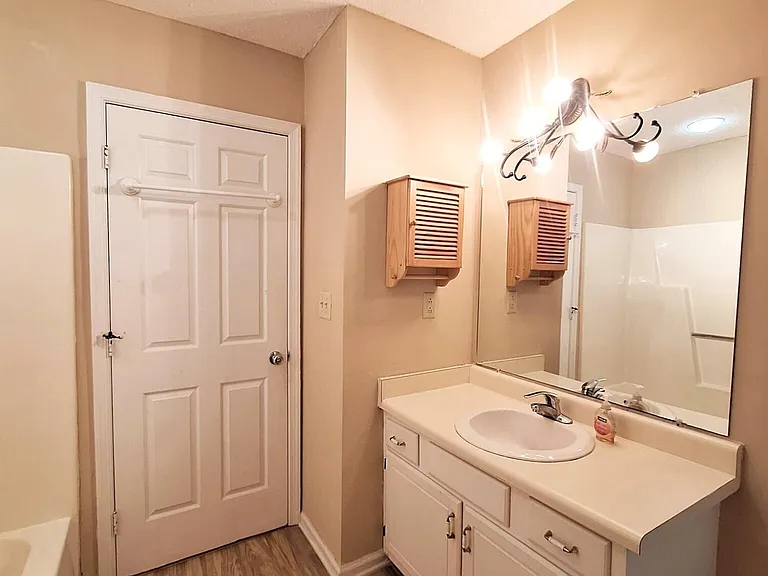 2903 Cedar Creek Rd #F — Photo 9