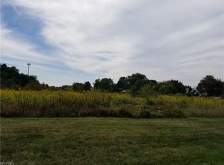 Stratavon St NW, North canton, OH 44720