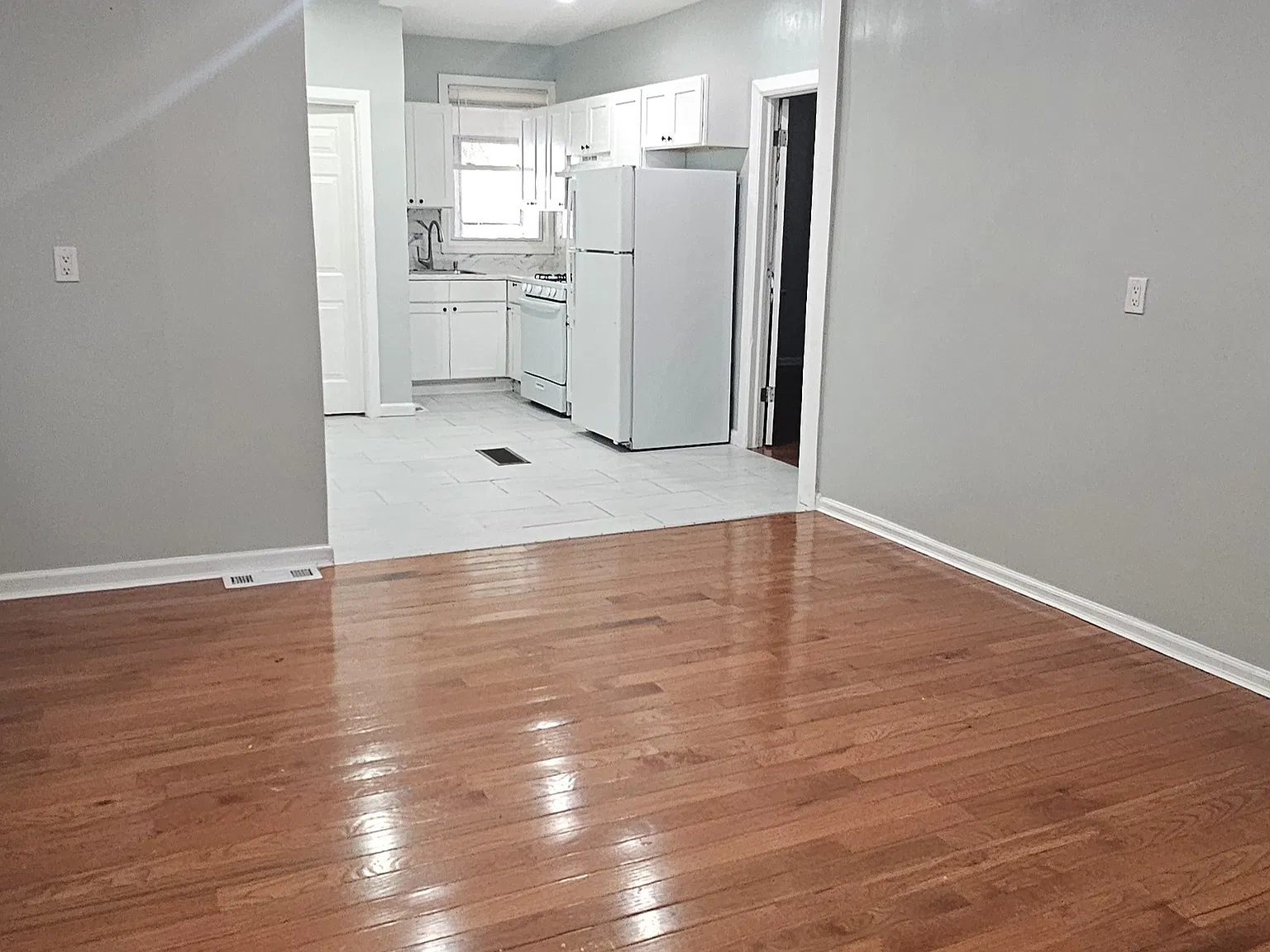 3 bed, 872 sqft, $1,750 — Photo 2