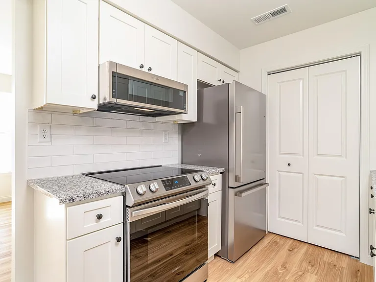 1623 Francis Rd NW — Photo 4