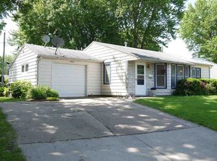 1627 Robeson Ave, Bettendorf, IA 52722