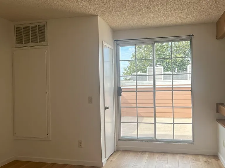 2490 Village Grn — Photo 9