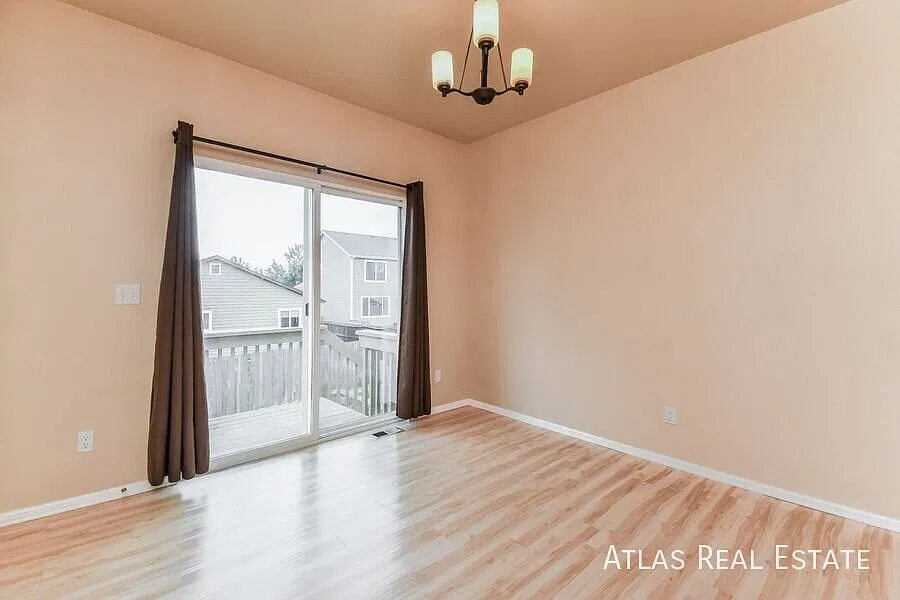 Available Now! || Amazing 4 Bed 3 Bath With A/C! Free 55" Tv If Moved In By 10/15! — Photo 4