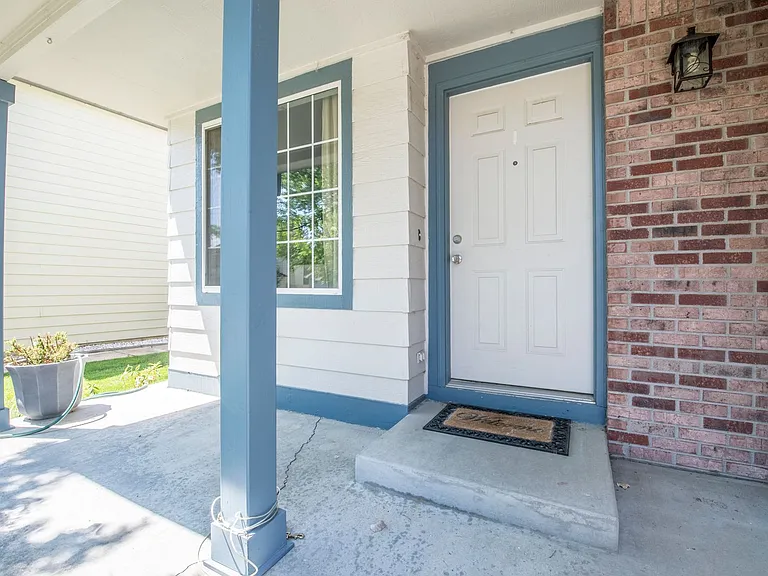 1275 S Boyero Ct — Photo 2