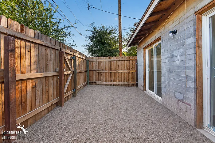 2209 W Belmont Ave #6 — Photo 17