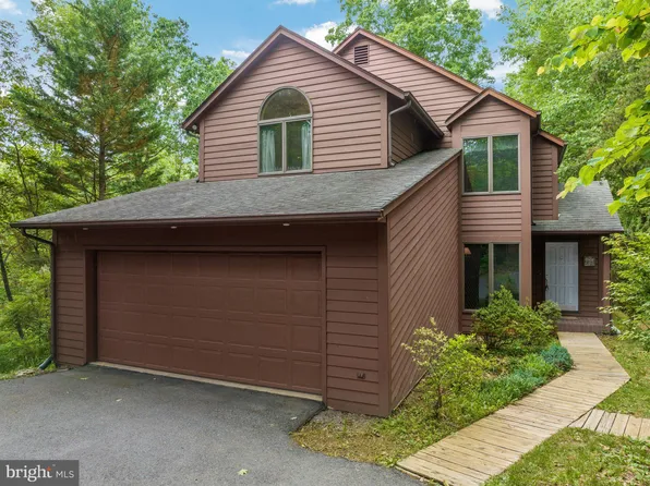 111 Sycamore Pl, Cross Junction, VA 22625