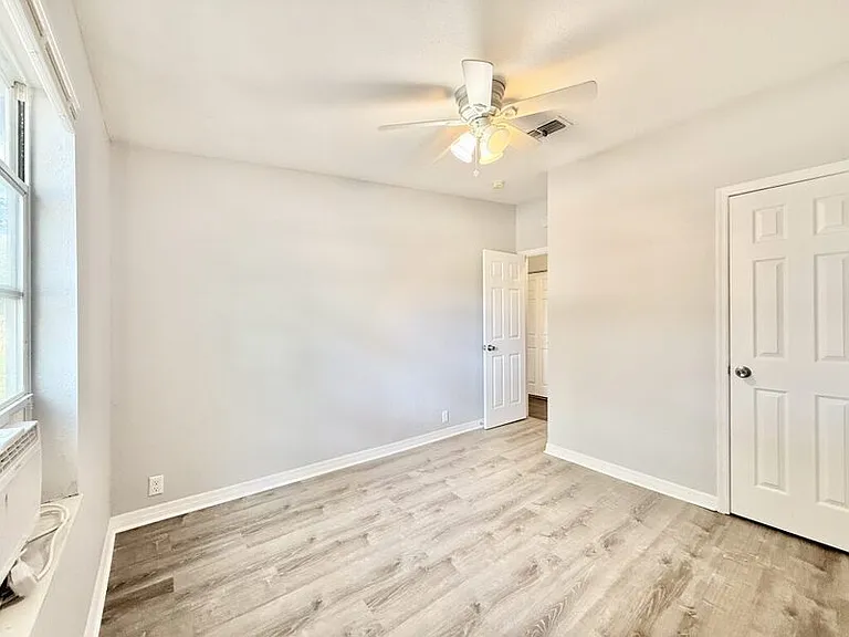 990 E Bay St — Photo 27
