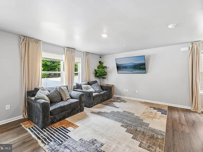 1030 Merry Elm Ln — Photo 8