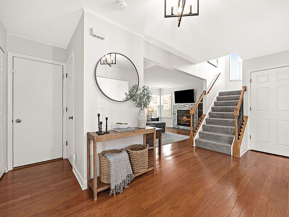 3rd image of 1398 Newcastle Ct