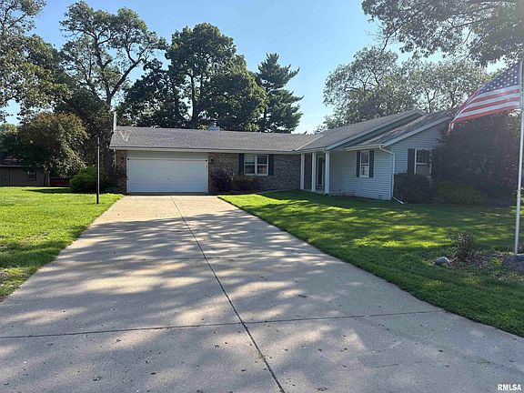 4th image of 300 N Sunset Dr
