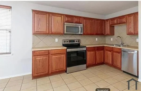 7624 Scarlet View Trl — Photo 17