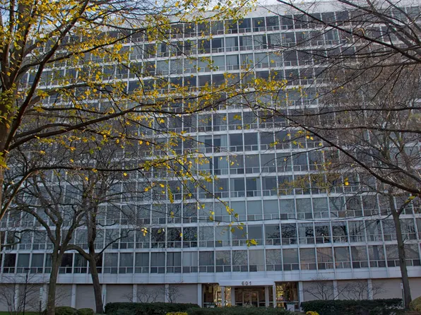 601 E 32nd St APT 809, Chicago, IL 60616