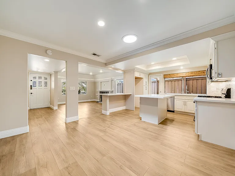 2733 W Keller Ave #1 — Photo 9