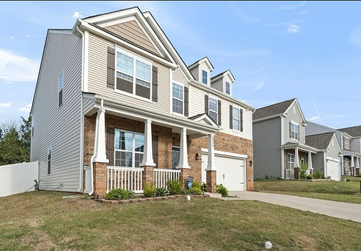 2132 Highland Knoll Dr — Photo 2