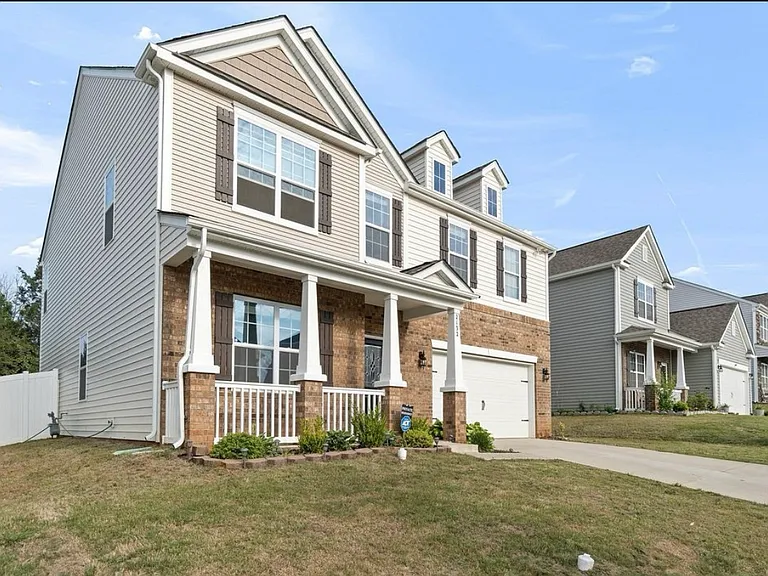 2132 Highland Knoll Dr — Photo 2