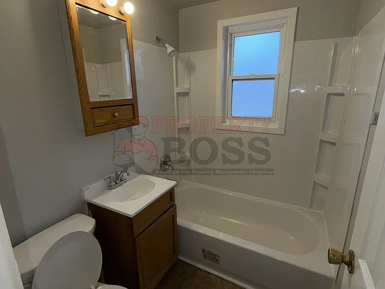 816 E 35th Ct — Photo 6