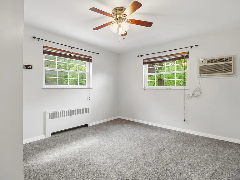 6237 Benneville St #1 — Photo 20