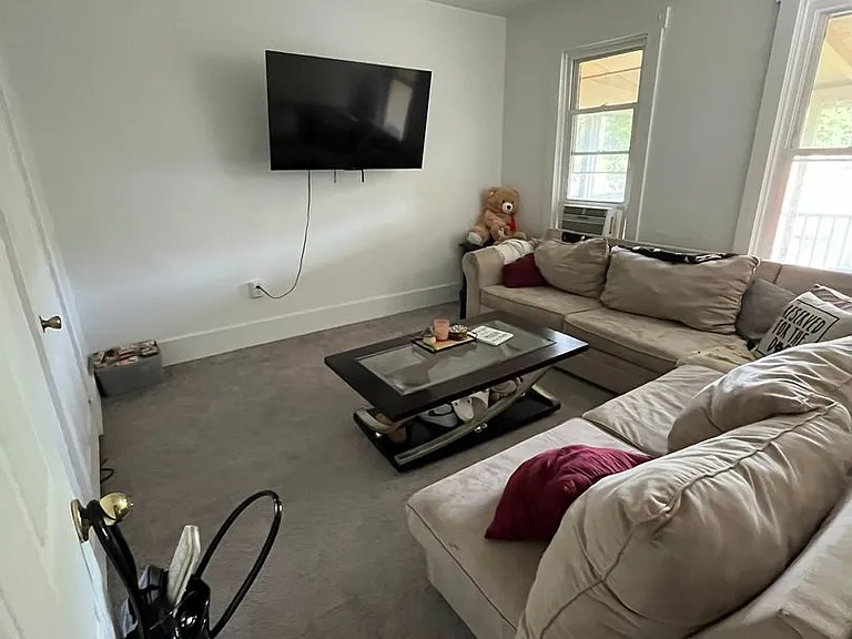 311 E Lamb St — Photo 4