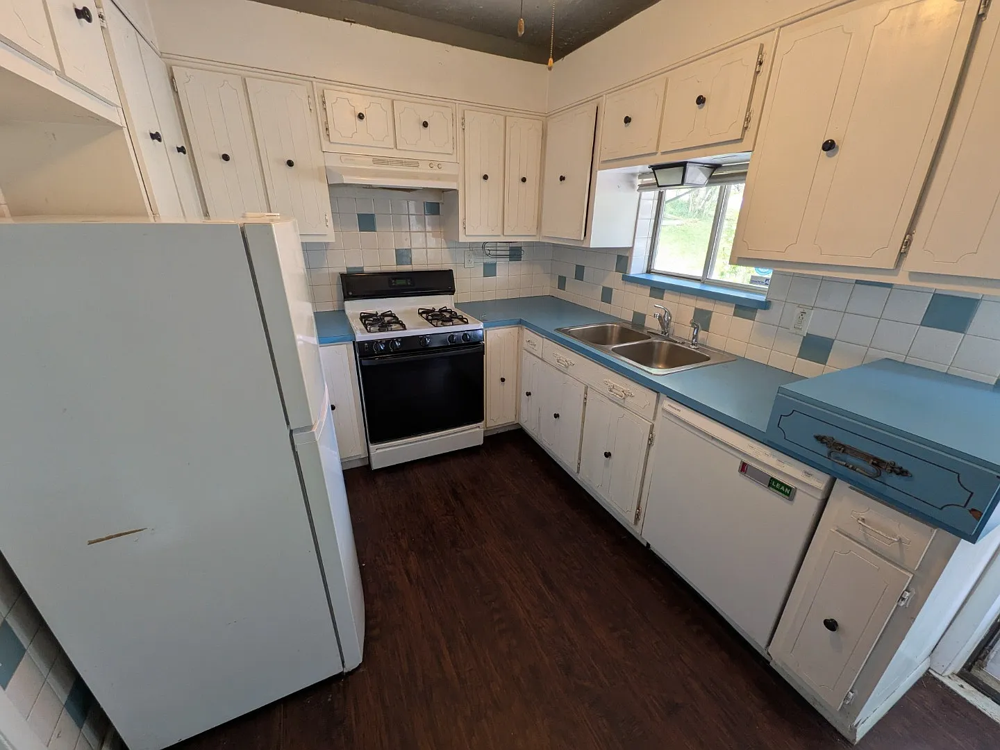 Cute Two Bedroom Home On Dead End Street In Spring Hill — Photo 3
