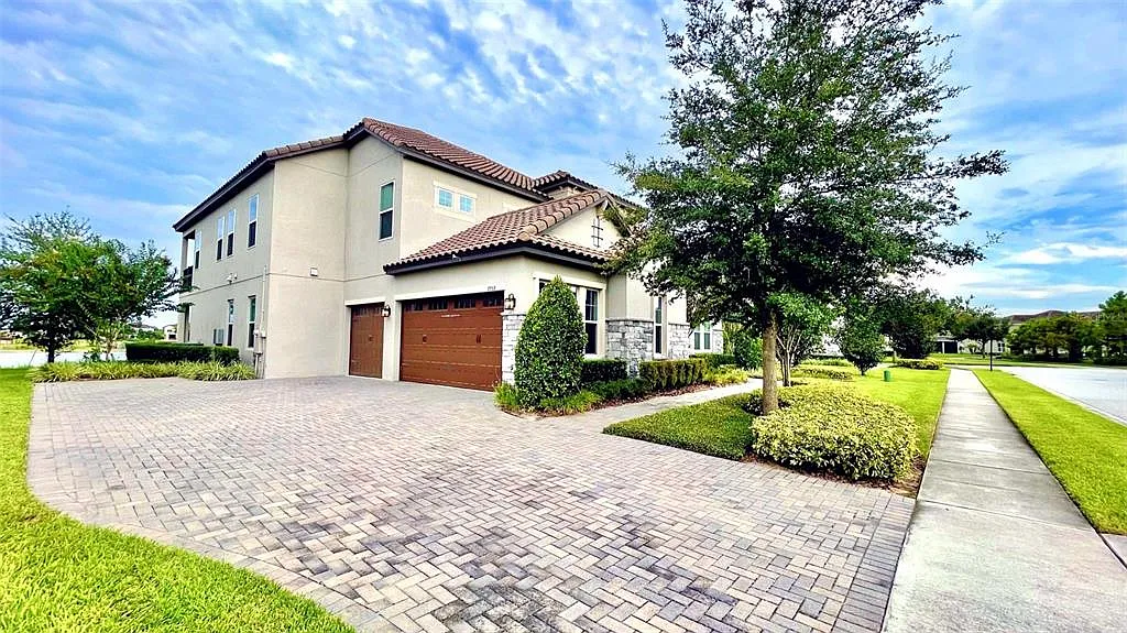 6 bed, 6.5 bath, 5174 sqft, $7,500 — Photo 2