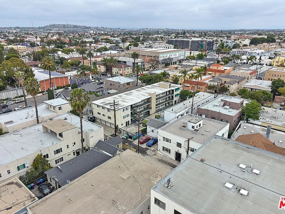 Building Photo 4