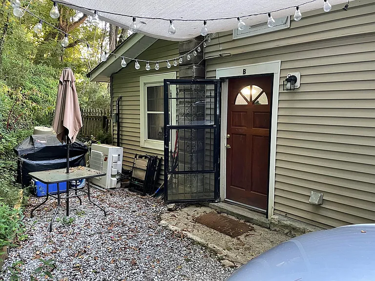300 New Haw Creek Rd #B — Photo 1