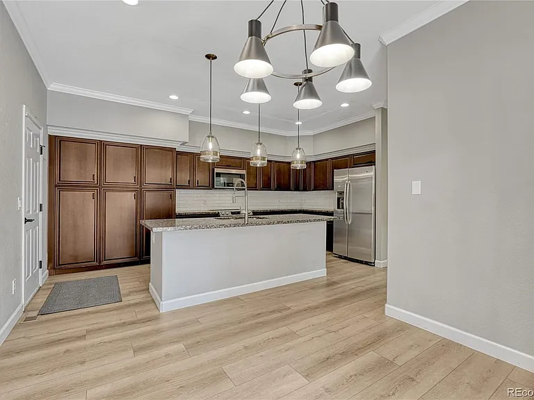 9885 Greensview Cir — Photo 12