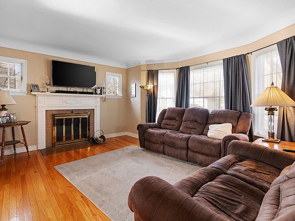 5th image of 37 Forest Park Blvd