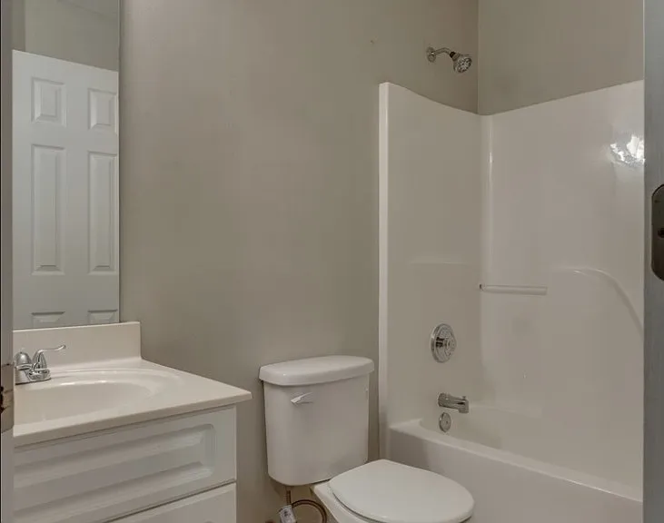3001 Hamilton Church Rd #403 — Photo 9