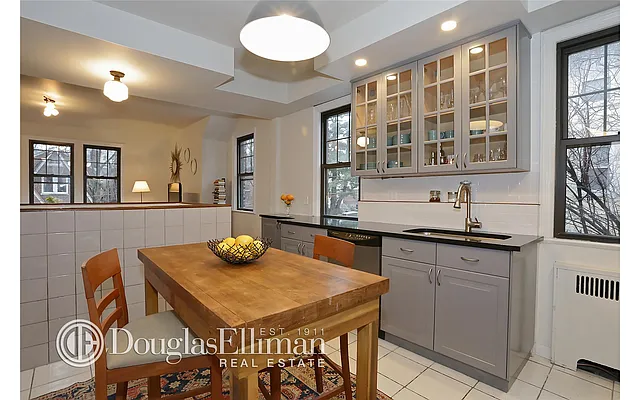 Rented by Douglas Elliman | media 19