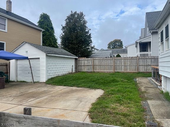 4th image of 301 Hagel Ave