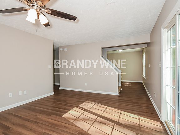 4th image of 215 Toulouse St