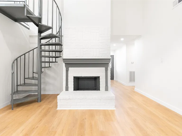 15707 Amapola Dr — Photo 11
