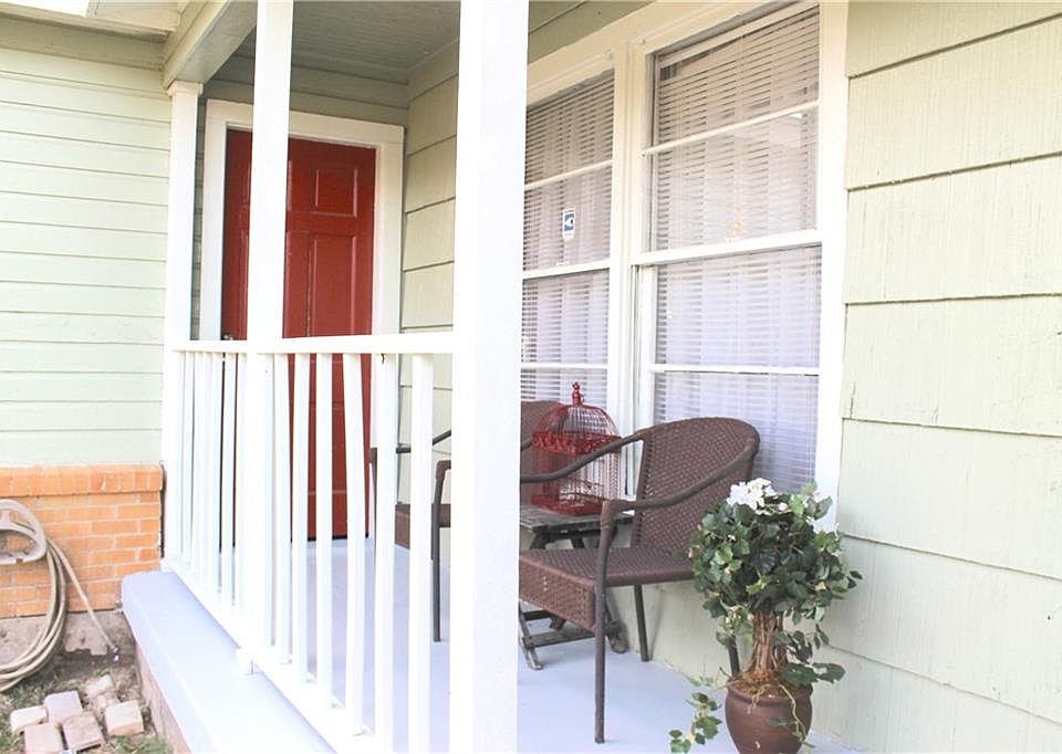 1st image of 3207 Dahlia Dr