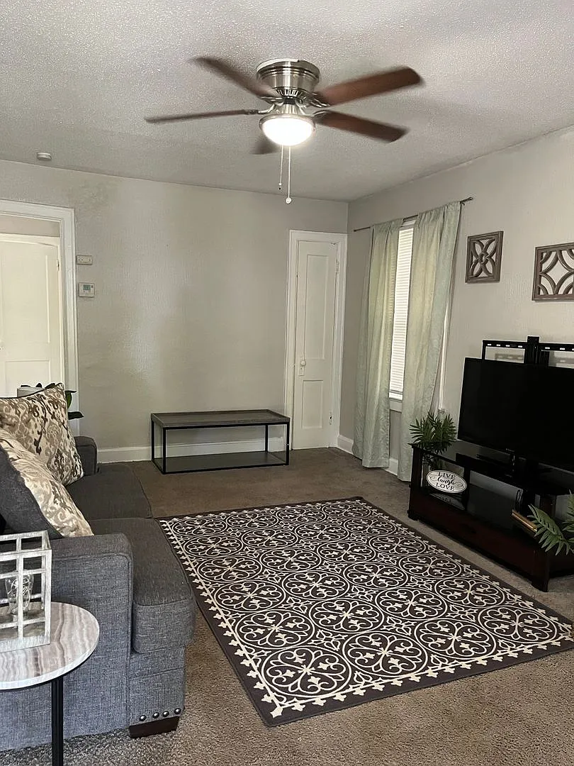 Fully Furnished 2 Bedroom, 1 Bath In Kcmo - **Schedule Your Self-Tour Online (Key Will Be Availab... — Photo 4