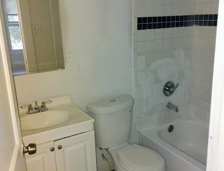 1104 Tyler St — Photo 14