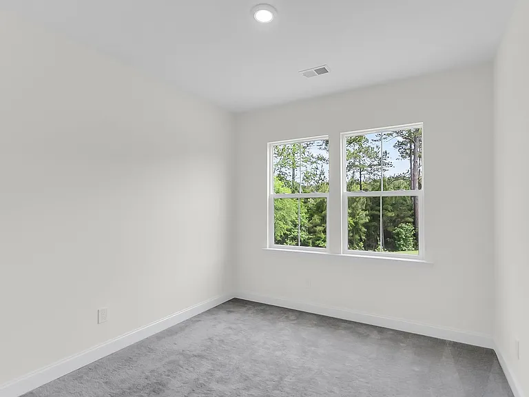335 Chapman Cir — Photo 26