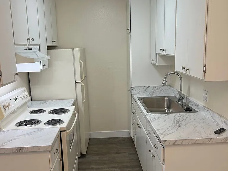 La Fuente Apartments — Photo 5