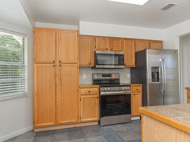2254 Matthew Cir — Photo 6