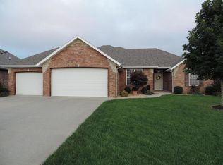 4532 S Ridgeview Ave, Battlefield, MO 65619