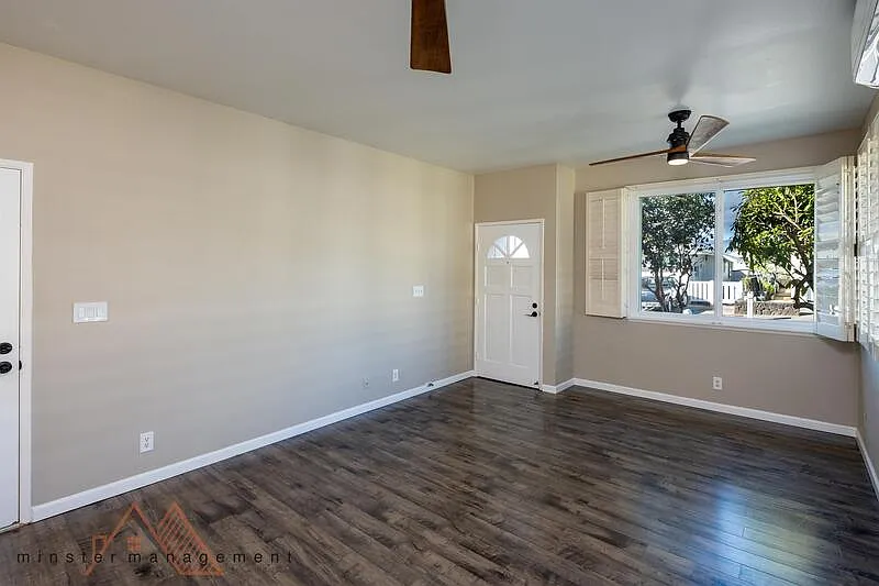 3 bed, 2.0 bath, 892 sqft, $3,895 — Photo 3