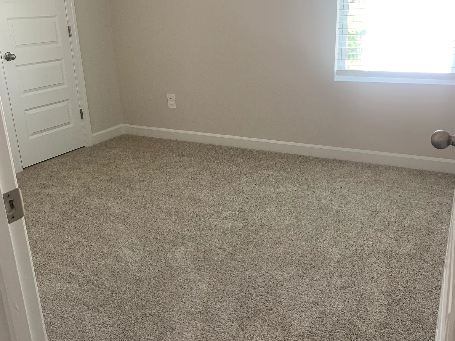 1 bed, 2352 sqft, $750 — Photo 2