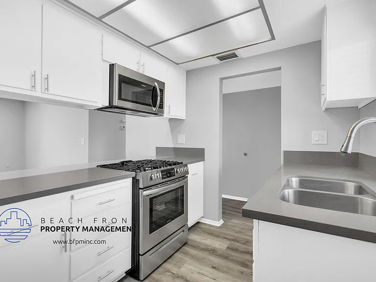 250 E Acacia St — Photo 11