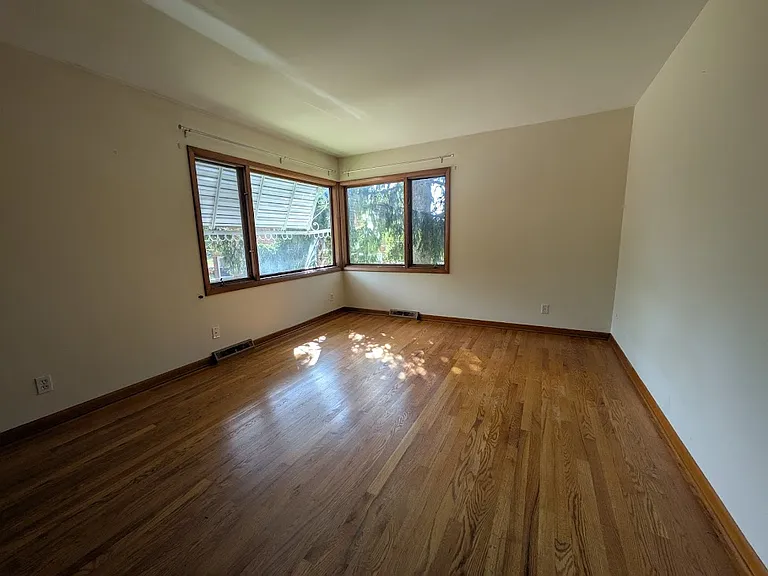 6234 N Canterbury Rd #UPSTAIRS — Photo 21