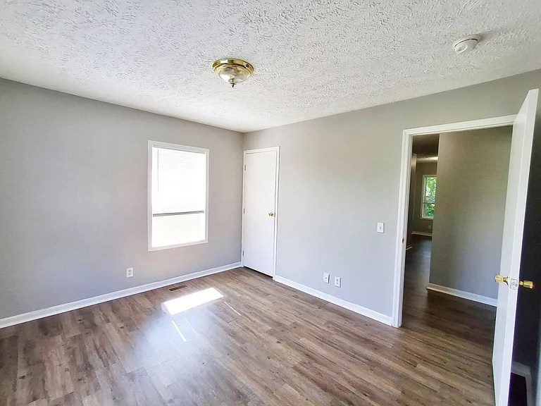 127 E Mulberry St — Photo 14