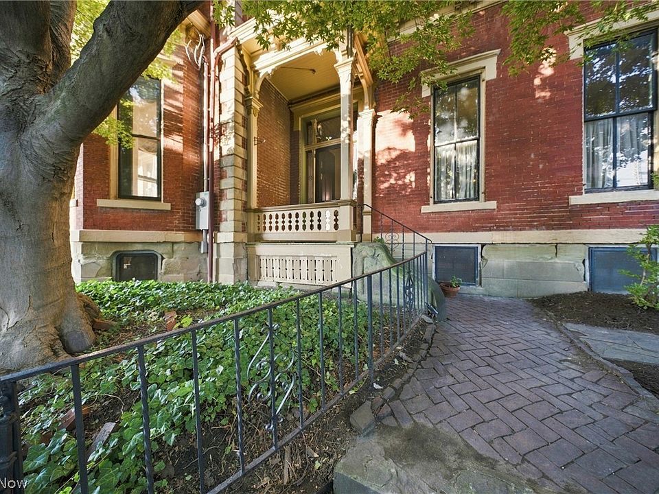 7th image of 904 Juliana St