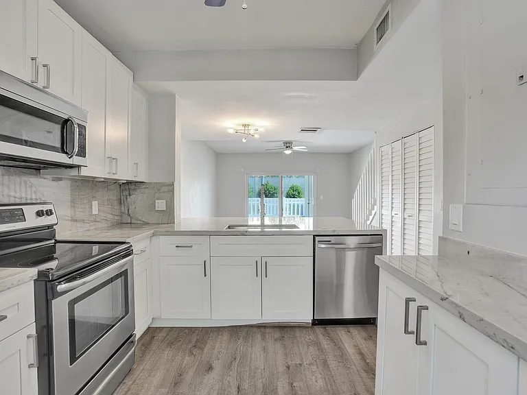 9913 NW 57th Mnr — Photo 10