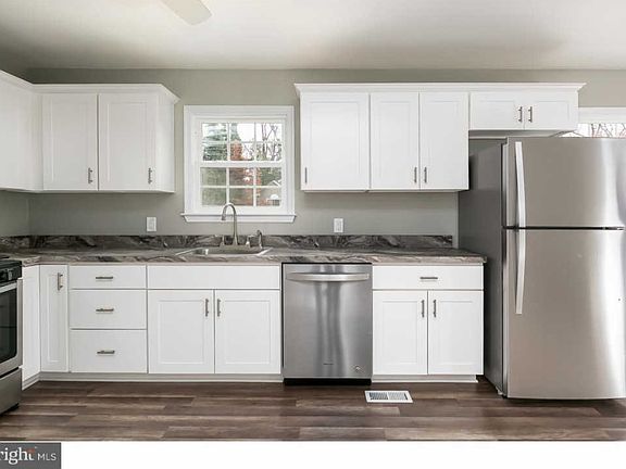 5th image of 840 Carteret Ave