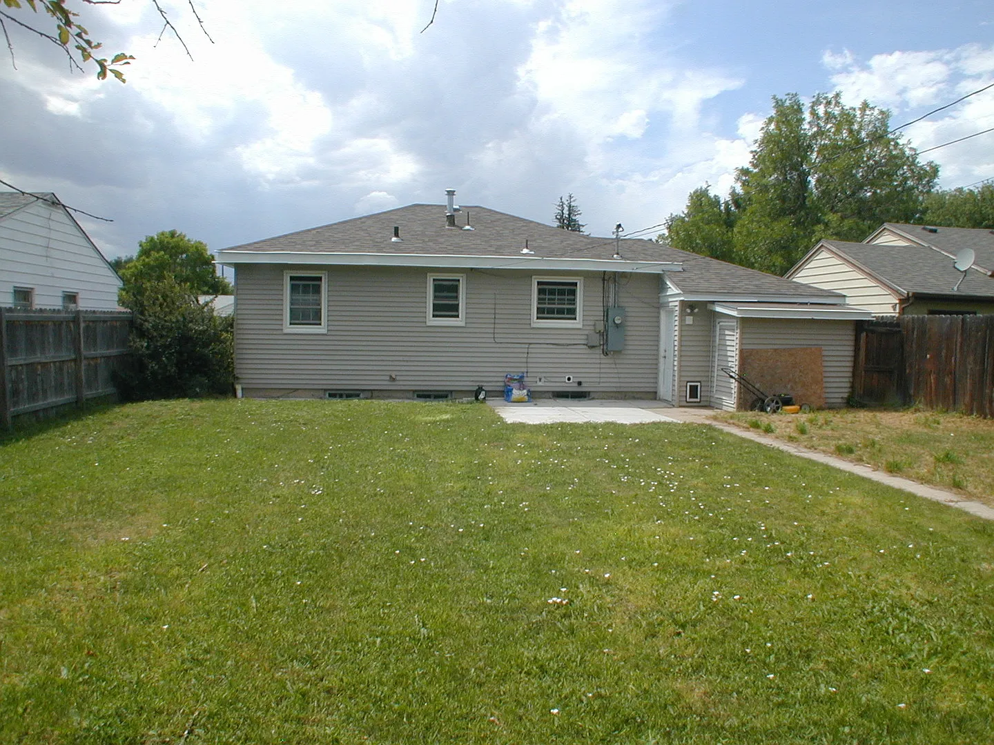 House For Lease — Photo 2