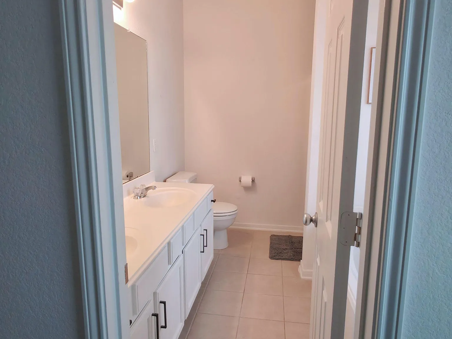 4 bed, 3.0 bath, 2200 sqft, $1,048 — Photo 4